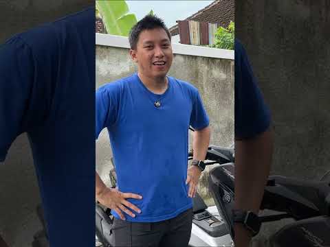 Honda PCX vs Yamaha NMAX!! thumbnail