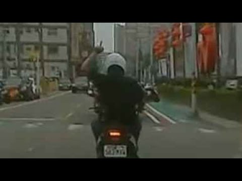 帥哥！玩手機讚啦 thumbnail