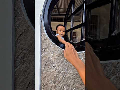 ada anak kecil di jendelaa rumah😱😱 thumbnail