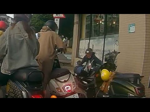 【車禍影片】阿北你是抽什麼，勁那麼大（2026.05.21 新北市汐止區民權街二段 thumbnail