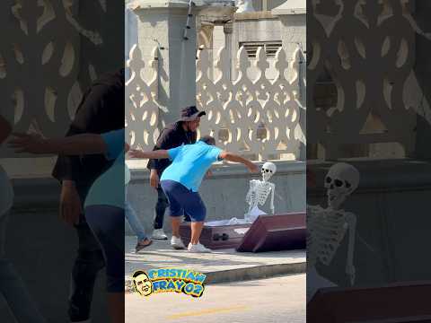 El funeral ⚰️ divertido broma . 😆 #funny #humor #viralvideo thumbnail