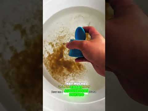 ¡¿Escondió algo ASQUEROSO en el inodoro de juguete?! 😱🚽🤢 thumbnail
