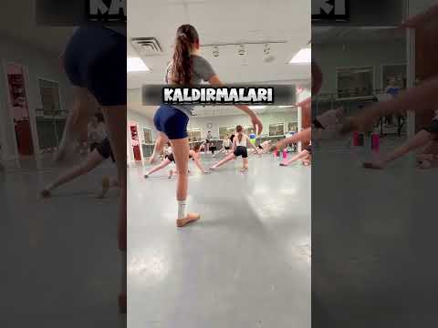 Kızların BACAKLARINA Spagetti Bağlıyor 🍝💃 thumbnail