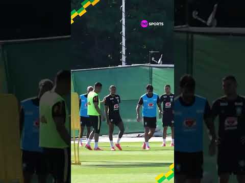 RAPHINHA DEU UM CARRINHO NO TREINO E FICOU SENTINDO... #shorts thumbnail