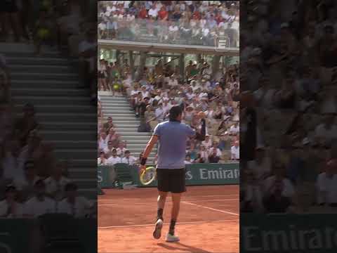 QUE PONTAÇO! 🤩 BERRETTINI E COMESANA FAZEM UM JOGÃO EM ROLAND GARROS #shorts thumbnail