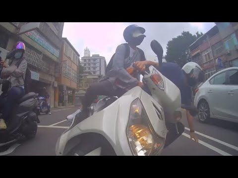 【自摔影片】啥情況這是 thumbnail