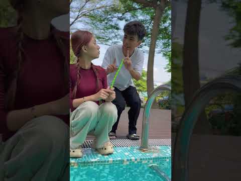 SH - Giúp đỡ em gái và cái kết cảm lạnh || Helping Little Sister & The End #shorts thumbnail