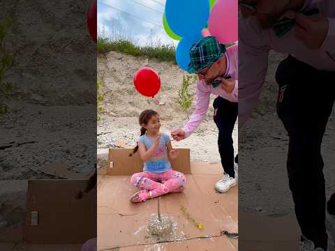 عمو محمود جاب هديه لبنت #funny #comedy #ماشا thumbnail