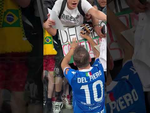 SZAŁ KIBICÓW WE WROCŁAWIU. DEL PIERO I BŁASZCZYKOWSKI Z CZASEM DLA KIBICÓW #SHORTS thumbnail