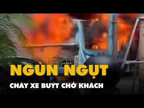 Xe buýt chở khách cháy ngùn ngụt tại phường Cửa Nam, Hà Nội thumbnail