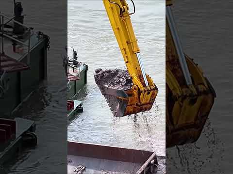 #dredging #excavator #digger #construction #komatsu #heavyequipment thumbnail