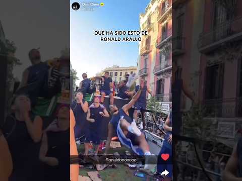 Esto de Ronald Araujo en la rúa del Barça que ha sido? thumbnail