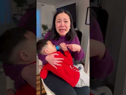 Sister wakes up sleeping brother 👶🏻❤️👧🏻 thumbnail