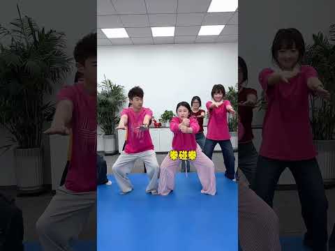 女生能做男生做不到的动作 #办公室游戏 thumbnail