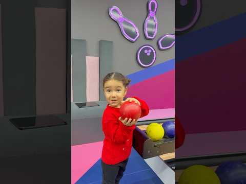 Küçücük bovling toplar ile hadi bovling oynayalım🎳 #aboneolmayiunutmayin #funny #foryou #shorst thumbnail