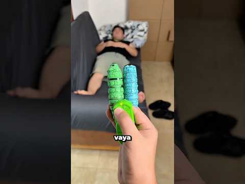 ¡Pensó Que Había una SERPIENTE en Sus Pantalones! 🐍😱🤣 thumbnail