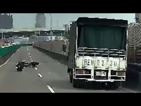 【車禍影片】跟我沒關係喔（2026.05.27 新北市三重區台1線高架段 thumbnail