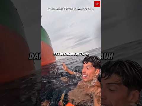 LOMPAT DARI KAPAL! thumbnail