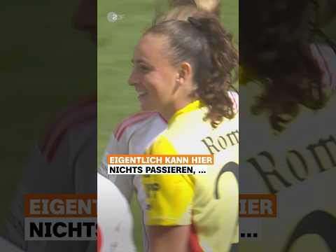 Torhüterinnentor von der Mittellinie ? | sportstudio | #shorts thumbnail