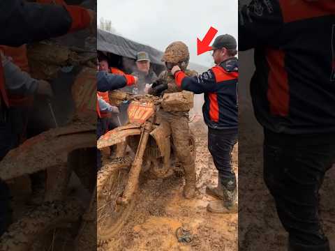 Секрет того, как мотокросс-гонщики видят сквозь густую грязь 😱🏍️ #facts thumbnail