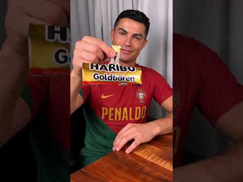 Who opens GUMMY BEARS properly, Haaland or Ronaldo?😎❤️🍬#football #haaland #ronaldo thumbnail