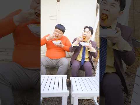 캣맘한테 제육 얻어먹는 거지 #shorts thumbnail
