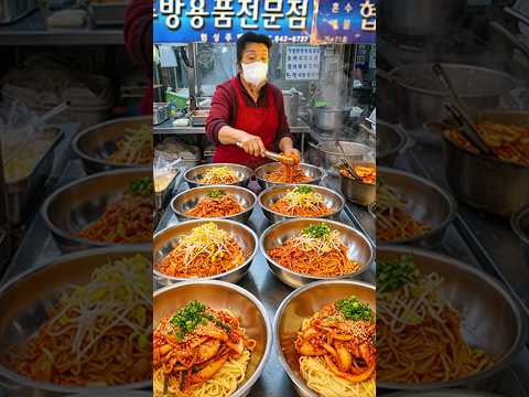 할머니 손맛에 울컥하는? 미쳤다는 소리 절로 나오는 40년 시장 국수, 라면 Busiest noodle shop in Korea - TOP 3 / Korean street food thumbnail