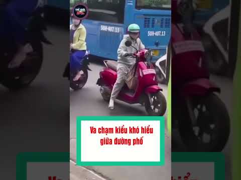Va chạm kiểu khó hiểu giữa đường phố #shorts  #thegioi24h #tintuc24h thumbnail