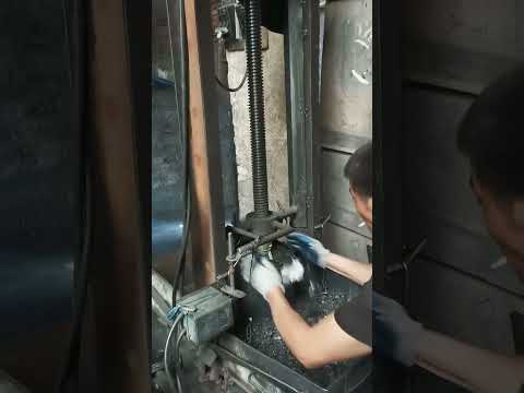 The forging process of graphite pot blanks- Good tools and machinery make work easy thumbnail