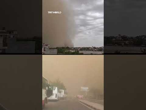Powerful sandstorm blankets Indian cities thumbnail