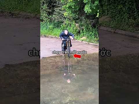Không ai tin chiếc xe đạp của ông ta có thể chạy dưới nước cho đến khi 😳 thumbnail
