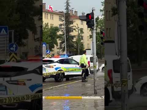 Edirne'de etkili olan sağanak ve dolu nedeniyle bazı iş yerlerini su bastı! thumbnail