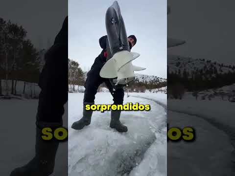 Convirtió el hielo en una isla flotante giratoria ?❄️ thumbnail