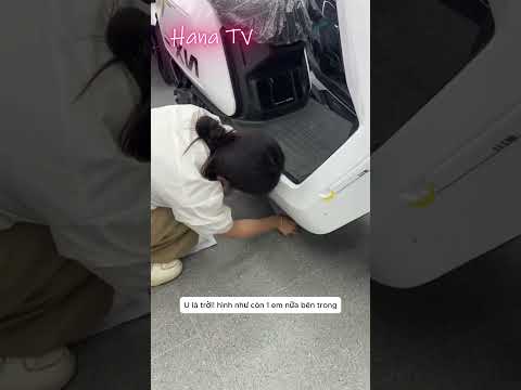 Chị gái đỡ đẻ cho xe máy điện #shorts thumbnail