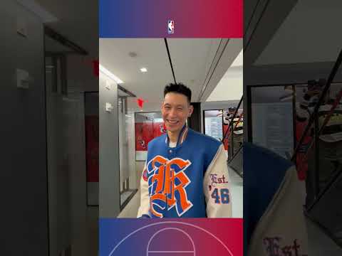 ｜經典永流傳！ Jeremy Lin 林書豪今日造訪NBA總部辦公室，並在19年季後賽倫納德搶七大戰壓哨絕殺76人的經典照片前合影互動留念！ ?✨｜ thumbnail
