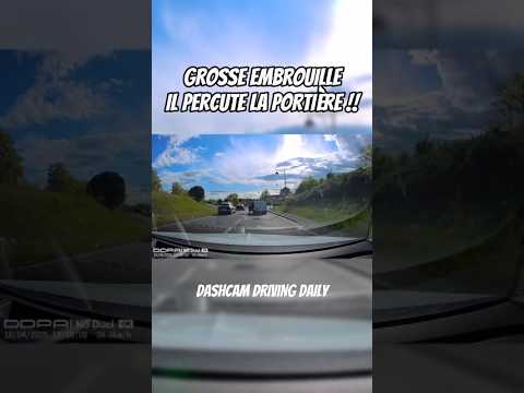 DÉLIT DE FUITE ? IL LUI ARRACHE LA PORTIÈRE ET S'ENFUIT !  #dashcamfrance #roadrage #shorts thumbnail