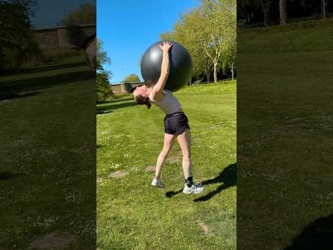 Ich probiere einen UNMÖGLICHEN Backflip! ?? #turnen #backflip #challenge #lustig #gymnastikball thumbnail