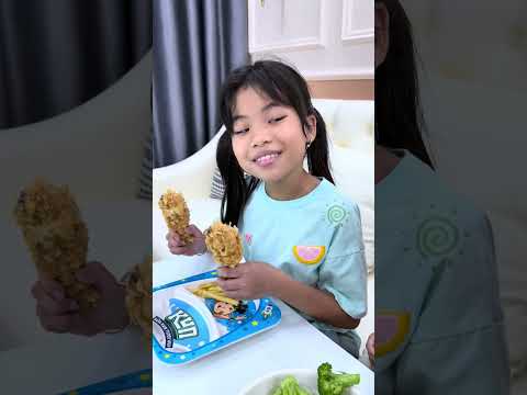 LNS - Cướp gà rán của em gái nhỏ || Stealing fried chicken from my little sister. #shorts thumbnail