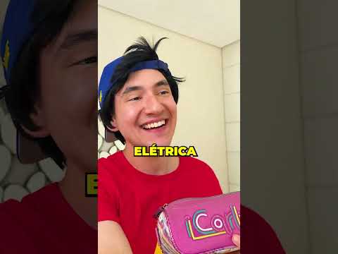 Quando você pede uma caneta emprestada thumbnail