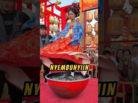 KOSTUM AJAIB Yang Meniru Mainan Roly-Poly Cina ‼️?#seru #faktaunik #videoviral thumbnail