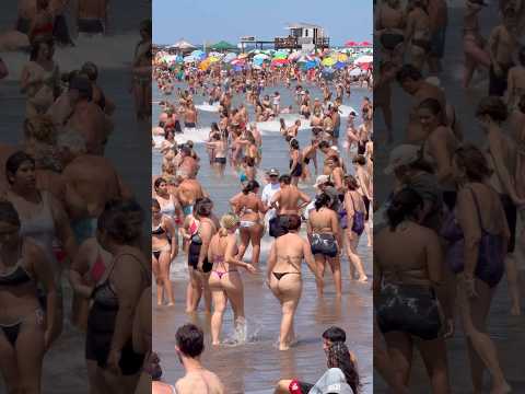 ?? Mar Del Plata Beach A Warm Day thumbnail