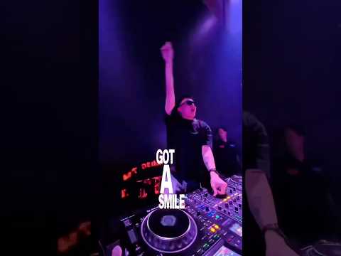 ‘Smile’ by @SteveChris and Venes is about to put a smile on your face ❤️‍🔥 Listen now on Spinnin’ thumbnail