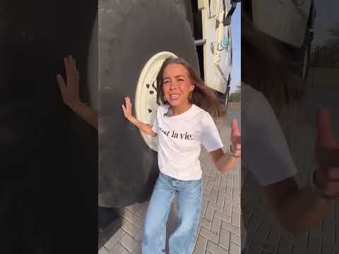 اشترت سيارة بحجم الفيل و لكن لما كانت بدها تفتح الباب !! #shorts thumbnail