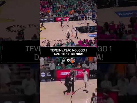 DO NADA UMA INVASÃO DE QUADRA NO JOGO 1 DAS FINAIS DA NBA EM SAN ANTONIO 😱😱😱 #shorts thumbnail