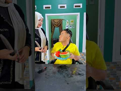 Kirain mau minta semangka,ternyata cuma ambil pisau buat masak thumbnail