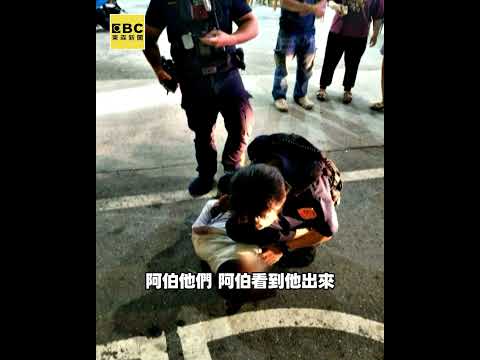 男搶刮刮樂 女店員腎上腺素爆發鑽櫃台追匪 #shorts thumbnail