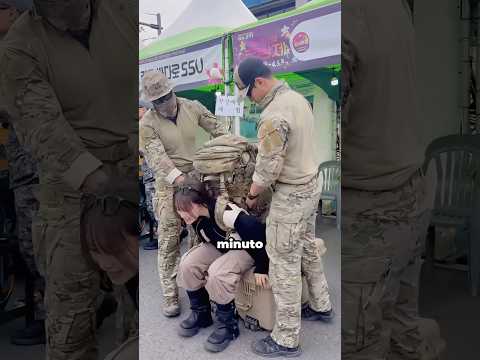 Cómo Es Cargar Una Mochila Del Ejército? 😯 thumbnail
