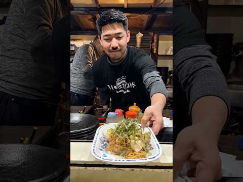親子2代で守る、福岡屋台の焼きラーメン thumbnail