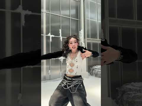 Queens run the game? Fai 4EVE #MYCHAINZChallenge #Fai4EVE #4EVE_MYCHAINZ #4EVE #XOXOentertainment thumbnail