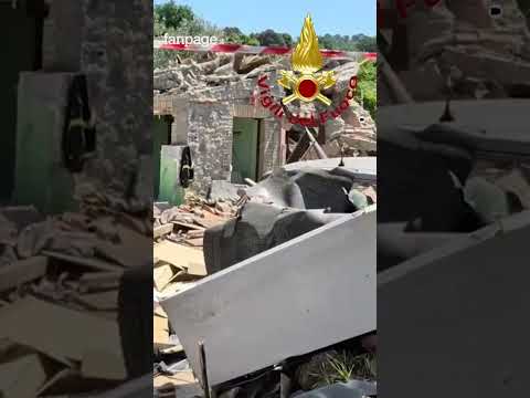 Esplosione a Bolsena, crolla una casa: disperso il proprietario, si scava fra le macerie thumbnail